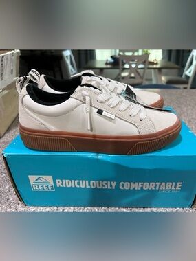 Reef Lay Day Dawn W’s Sneakers with Gum Sole, Size 8, New in Box